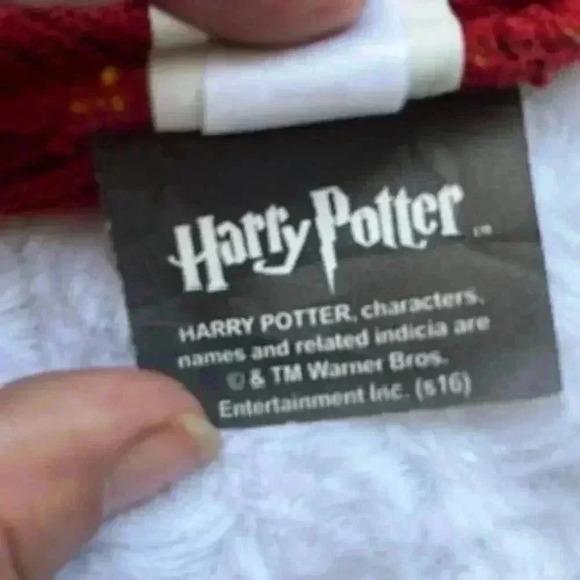 Harry Potter Gryffindor Hat Red And Yellow Knit Beanie - Picture 9 of 9